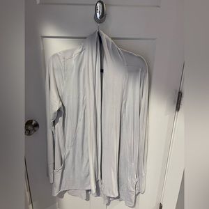 Athleta pranayama wrap. GUC. Soft white